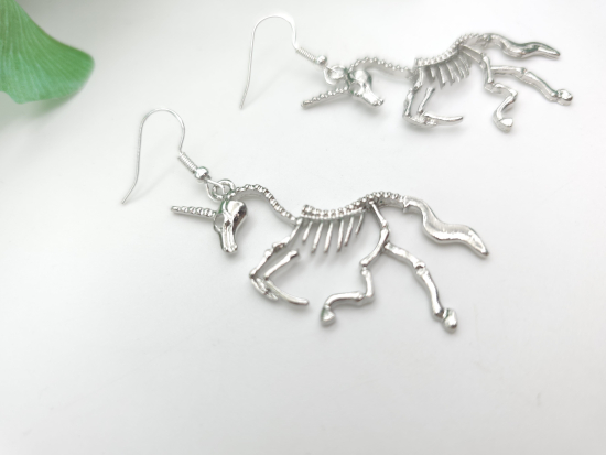 Preview: Einhorn Skelett Ohrringe silberfarben